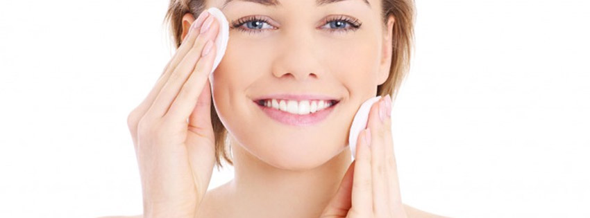 Pulizia viso dermatologica: detergere in profondità